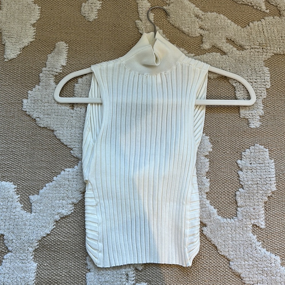 Revolve top - Picture 4 of 4